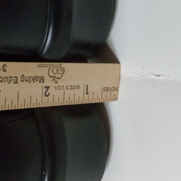 Ariat Leather Slip on Shoes US 8C, Black, Slip resistant, non marking. pre-owned - Picture 11 of 11